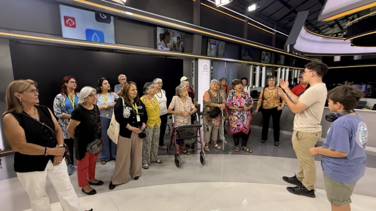 Visita Mega Experiencia Social en el estudio de Prensa