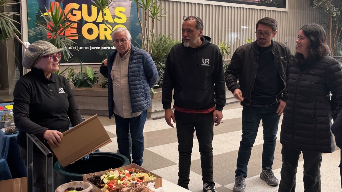 Taller de compostaje: Personas participando